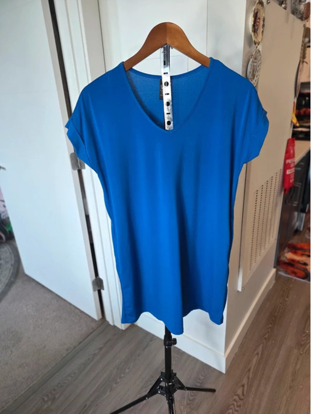 Lilly Solid Short Sleeve V-Neck Shirt Blue Size S